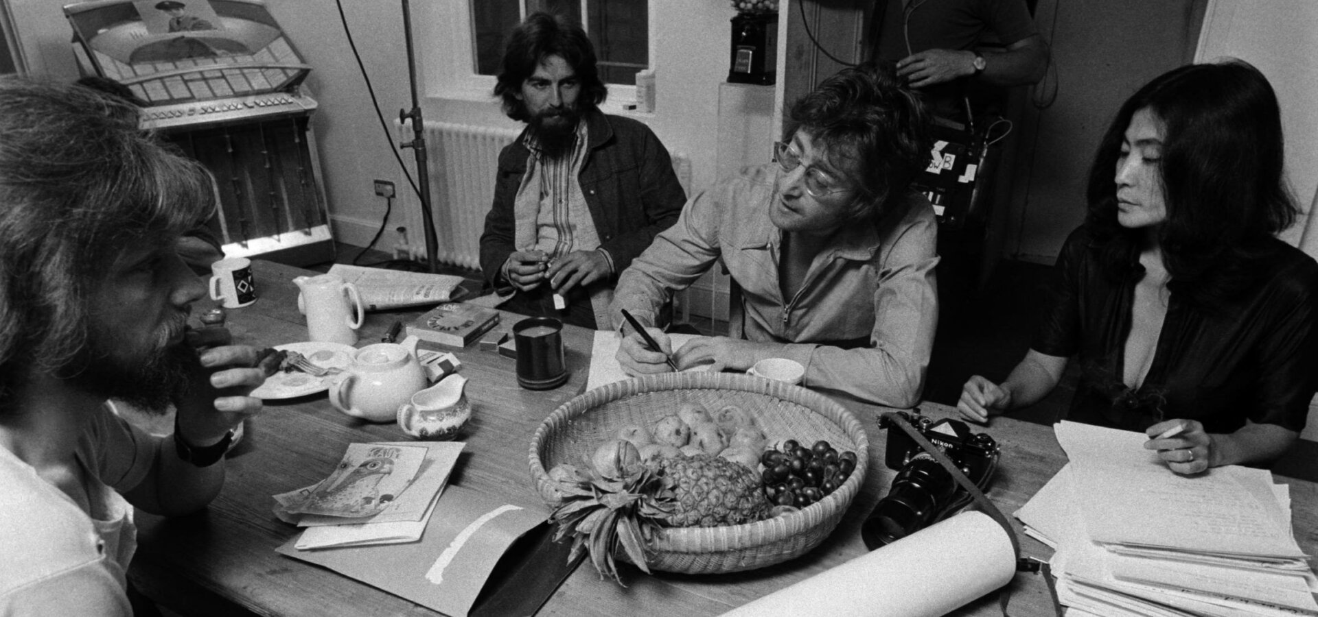 John a Yoko: Nad námi jen nebe