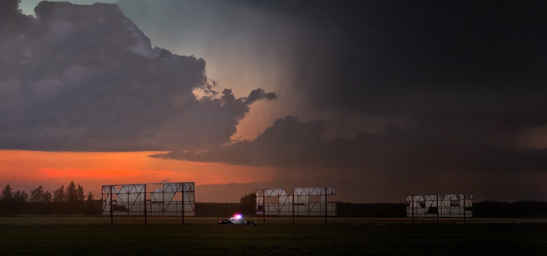 Tři billboardy kousek za Ebbingem
