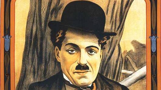Chaplin stěhuje piáno