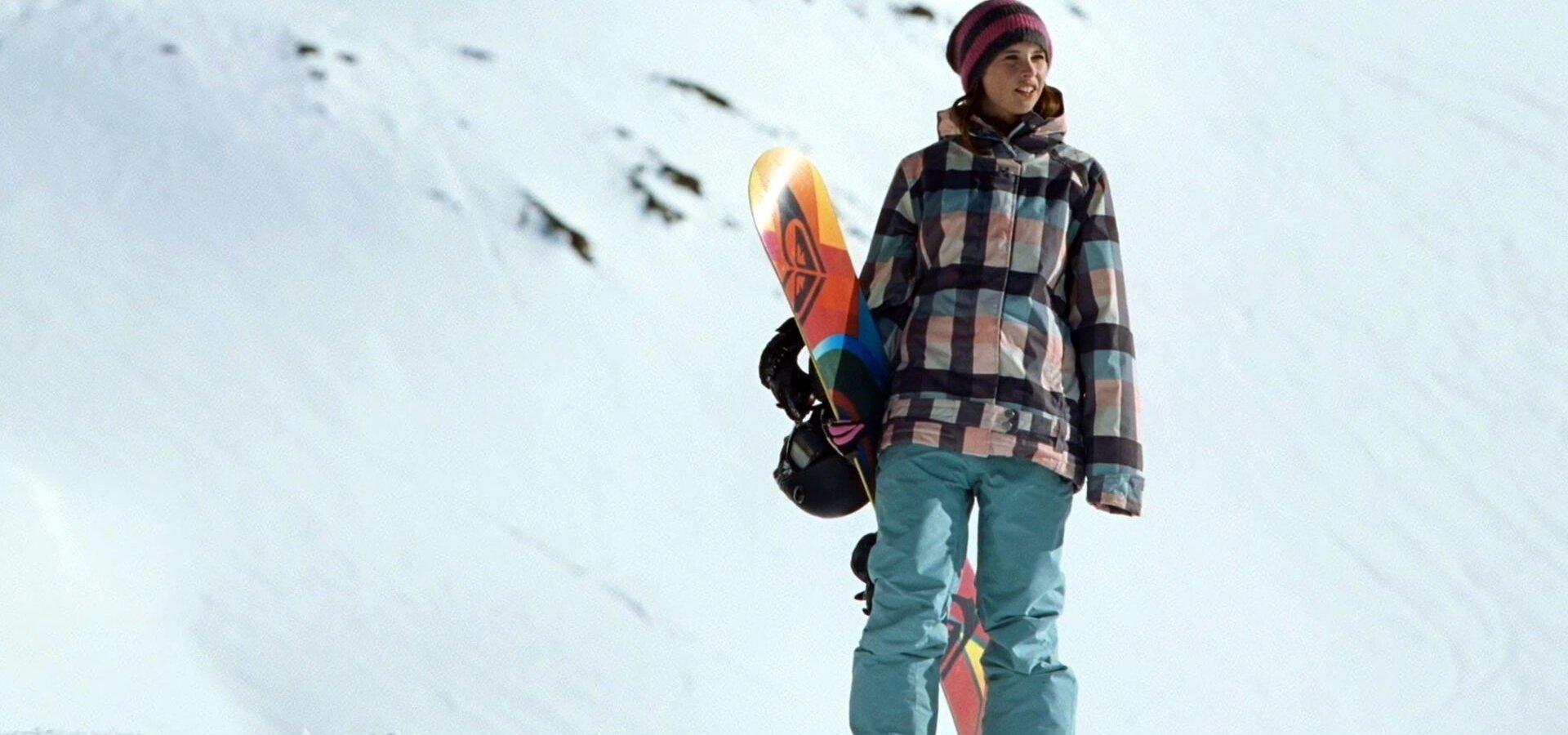 Kočka na snowboarde