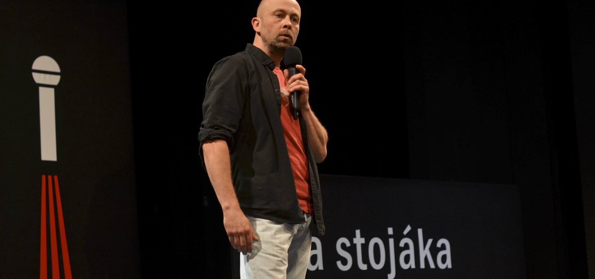 Na stojáka
