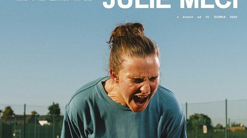 Julie mlčí