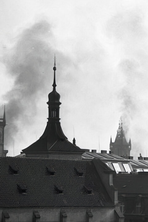 Němci měli tanky, Češi barikády