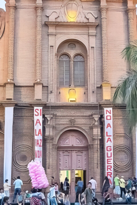 Bolívijská města La Paz a Sucre